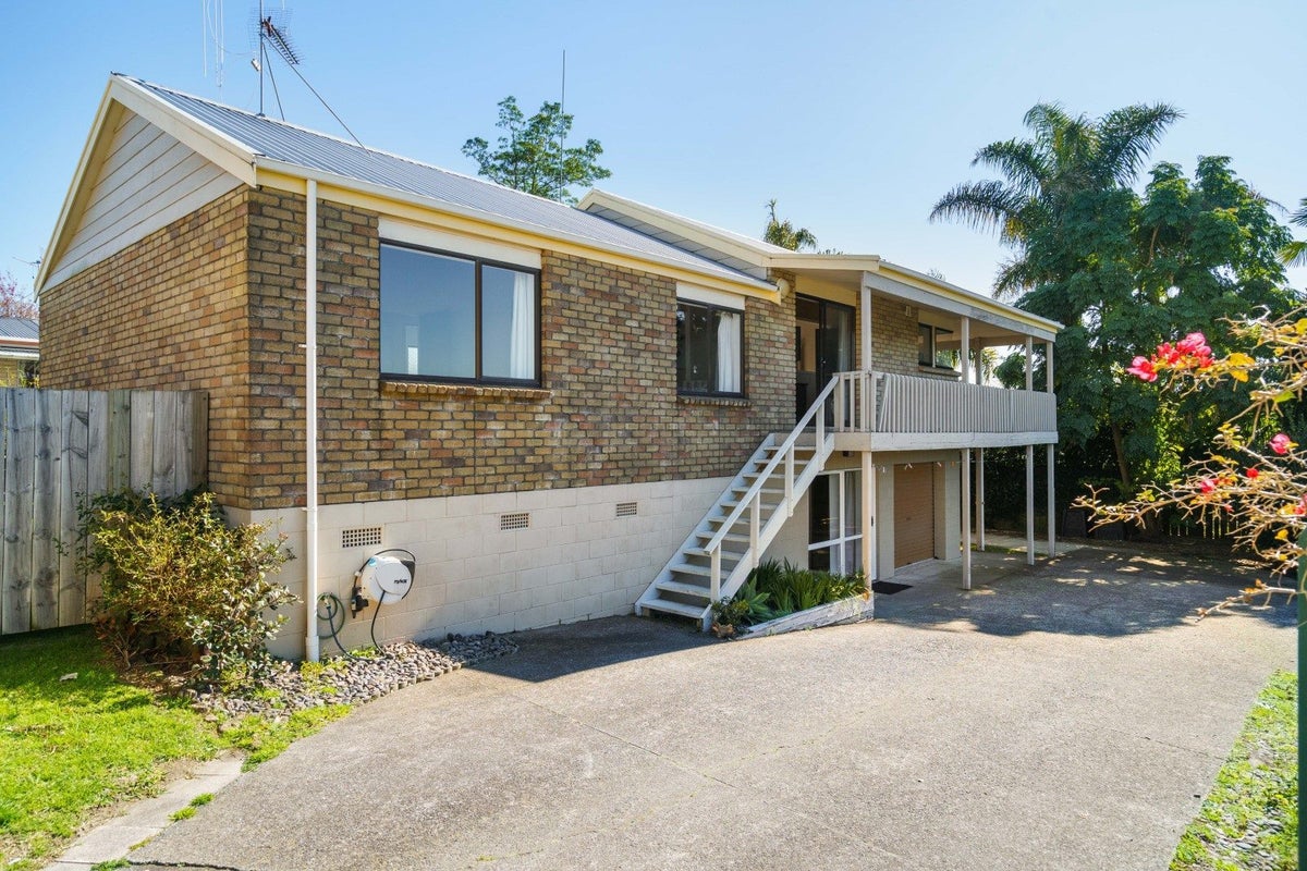 20A Linley Terrace, Judea, Tauranga - Carousel 1