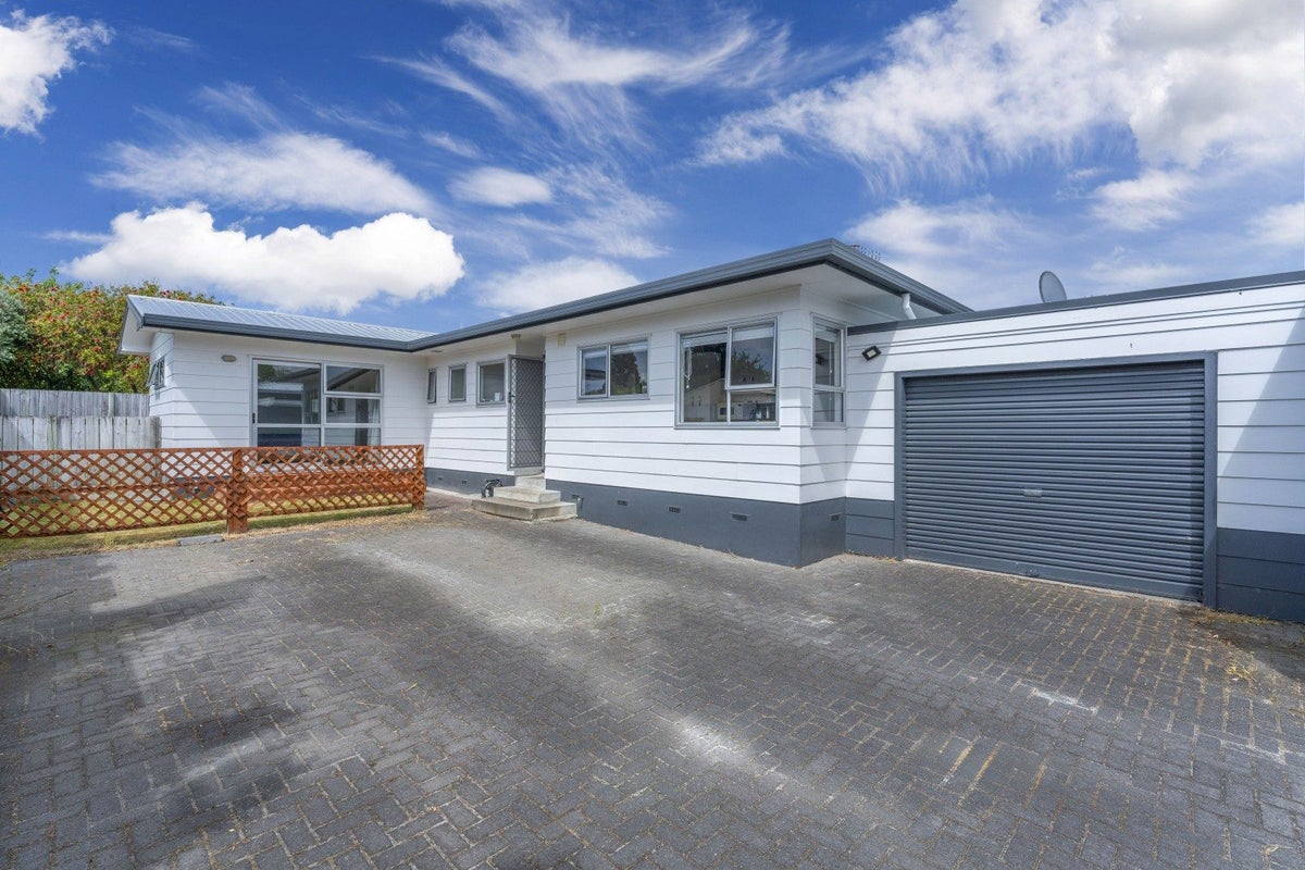 35 Otupai Street, Two Mile Bay, Taupo - Carousel 1