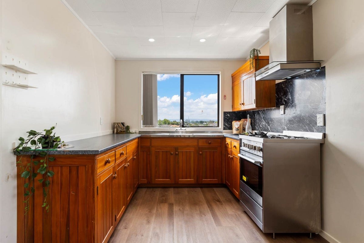 2/16 Secretariat Place, Randwick Park, Auckland - Carousel 2