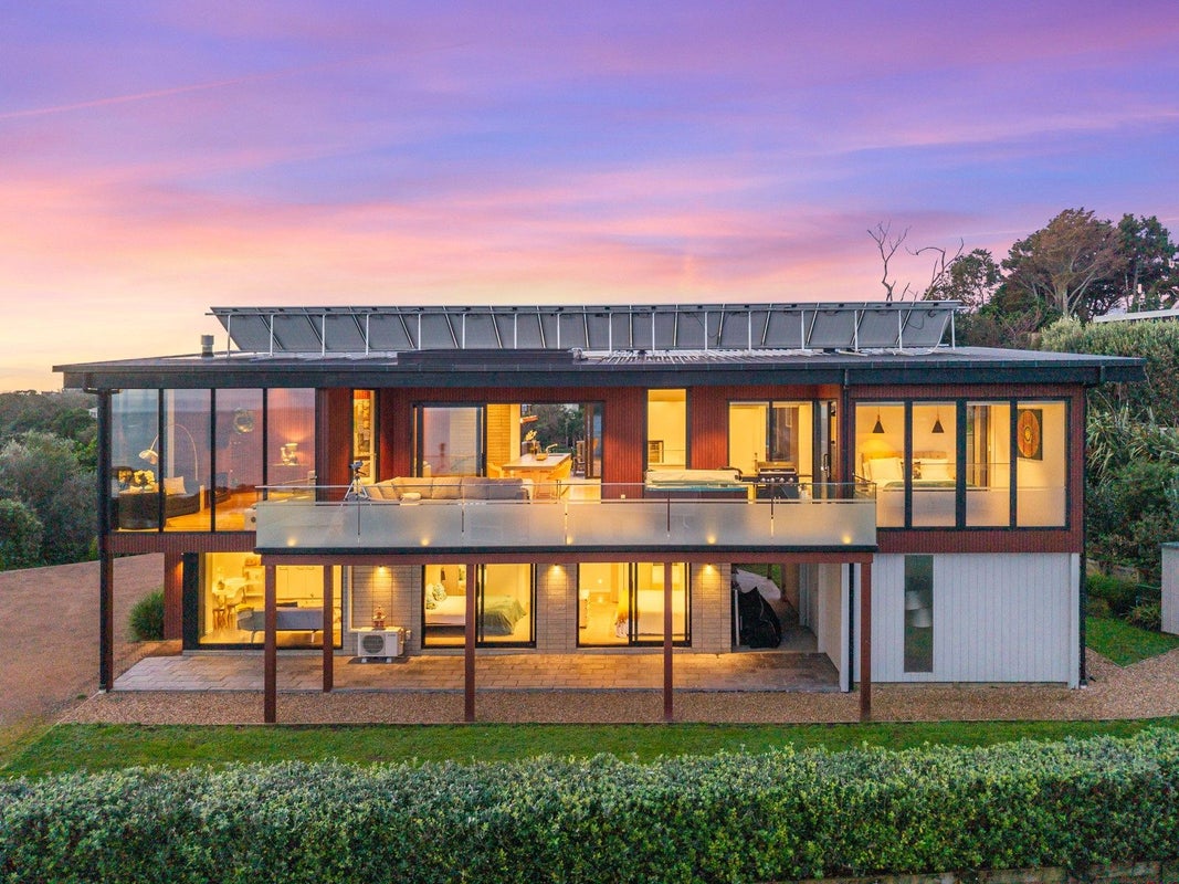 6 Park Road, Surfdale, Waiheke Island - Carousel 1
