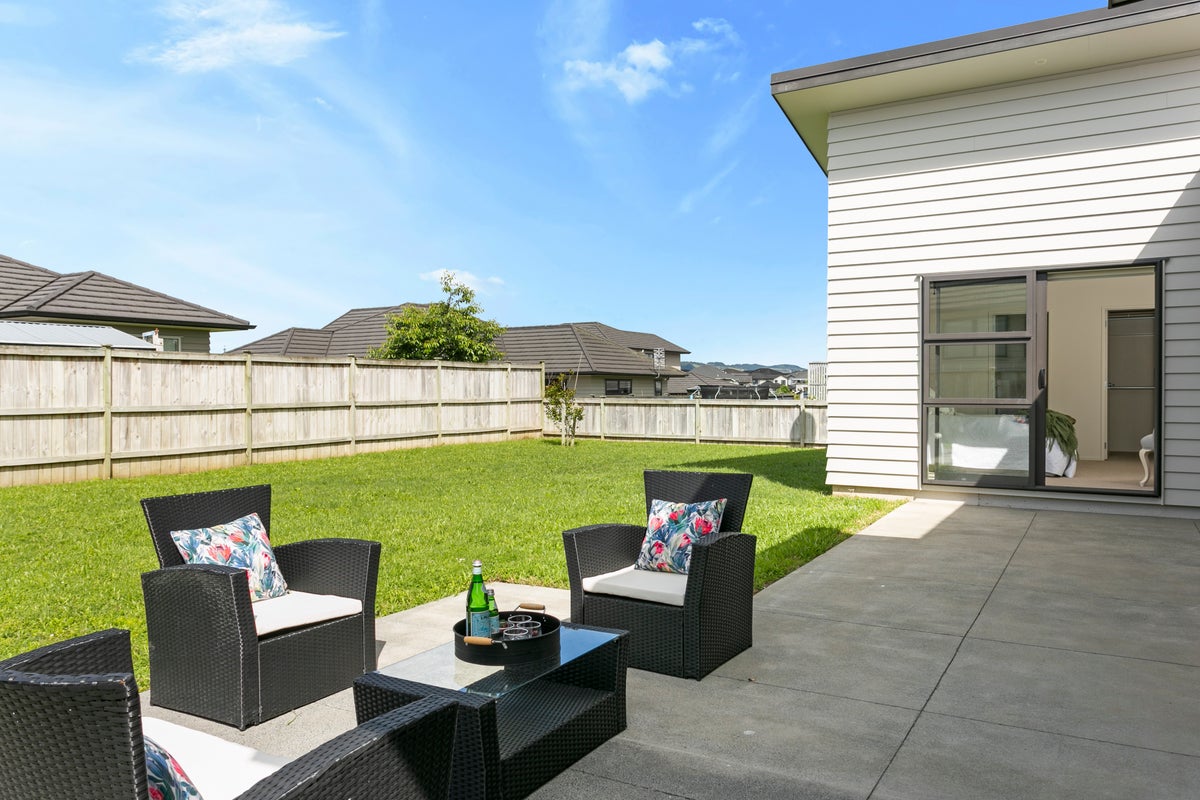 15 Gelderland Way, Karaka, Papakura - Carousel 2