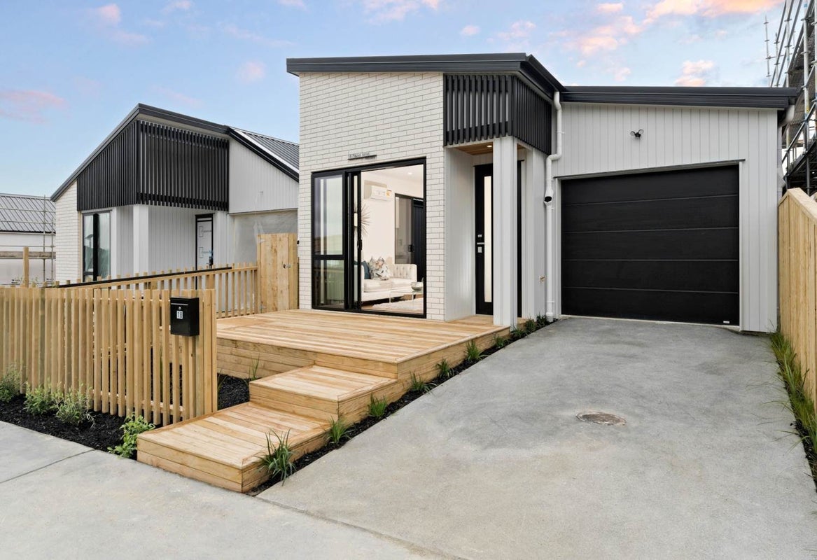18 Papai Lane, Massey, Auckland - Carousel 1