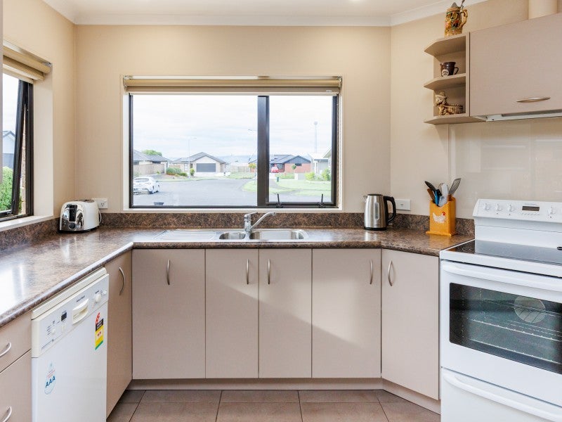 47 Balrickard Way, Milson, Palmerston North - Carousel 2