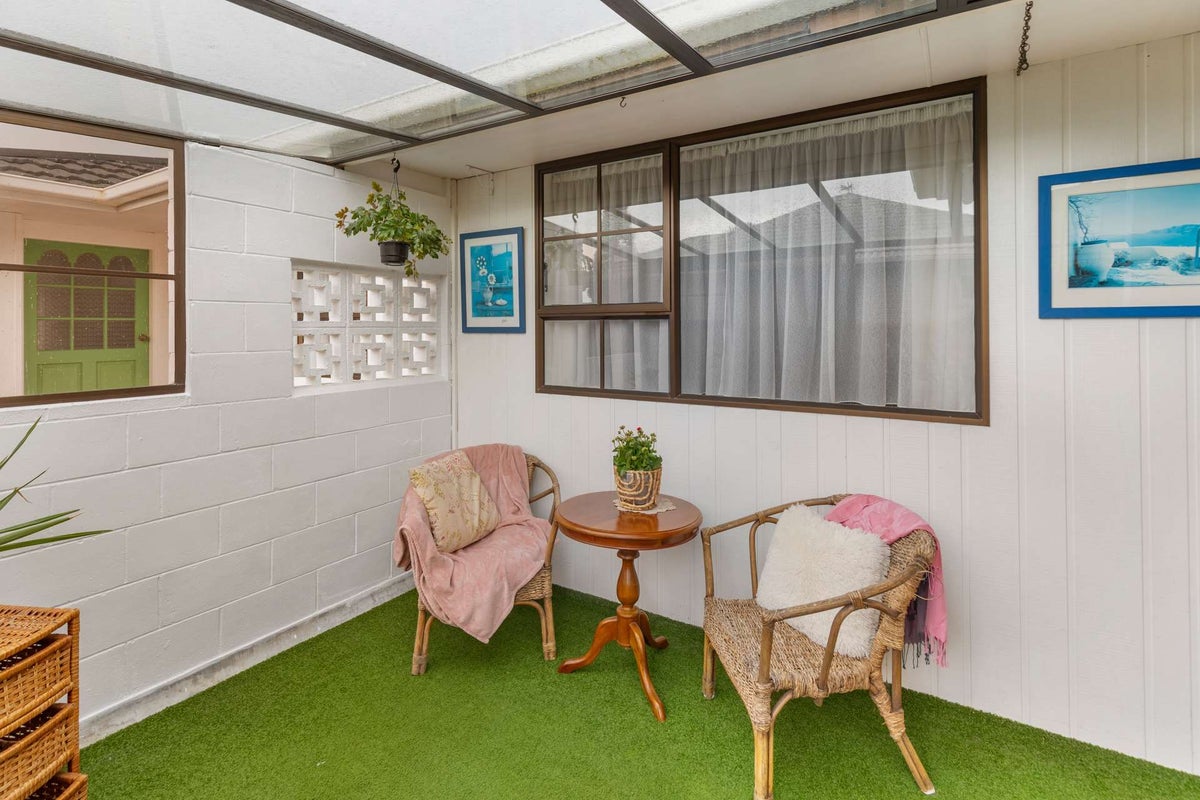 15B Nathan Street, Tawa, Wellington - Carousel 2