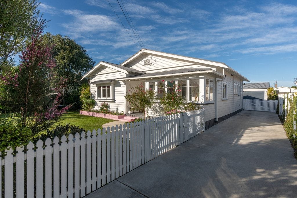 38 East Street, Claudelands, Hamilton - Carousel 1