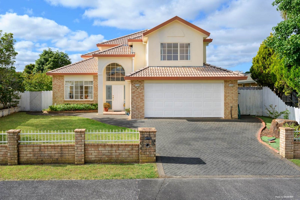 8 Sandalwood Place, Somerville, Manukau - Carousel 1