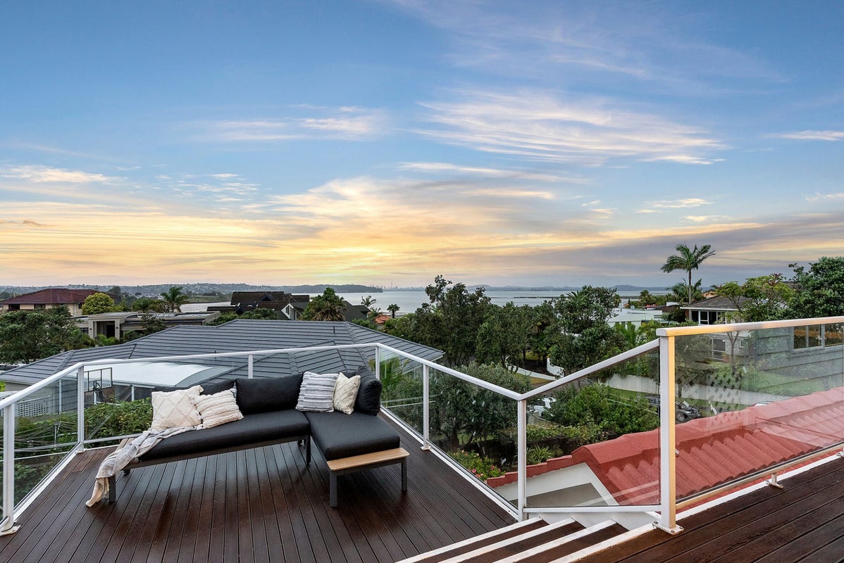 12 Marguerita Place, West Harbour, Auckland - Carousel 1