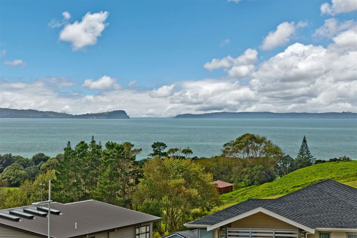 49 Te Oneroa Way, Long Bay, Auckland - Carousel 1
