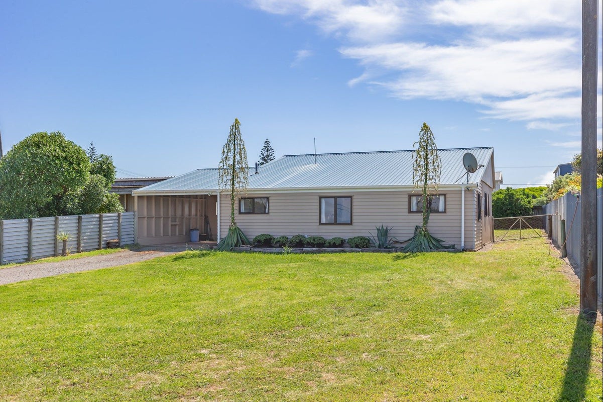 22 Rangitane Street, Himatangi Beach, Himatangi Beach - Carousel 2