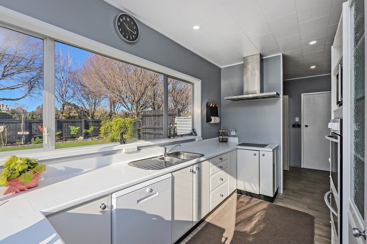 902 Sylvan Road, Mayfair, Hastings - Carousel 2