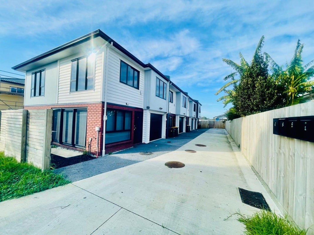 10B Benton Place, Manurewa, Auckland - Carousel 1