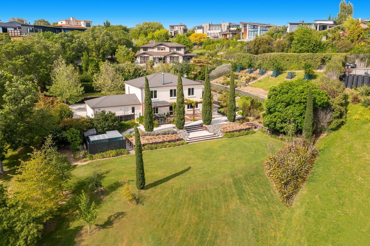 4 Lake View Place, Blenheim - Carousel 2
