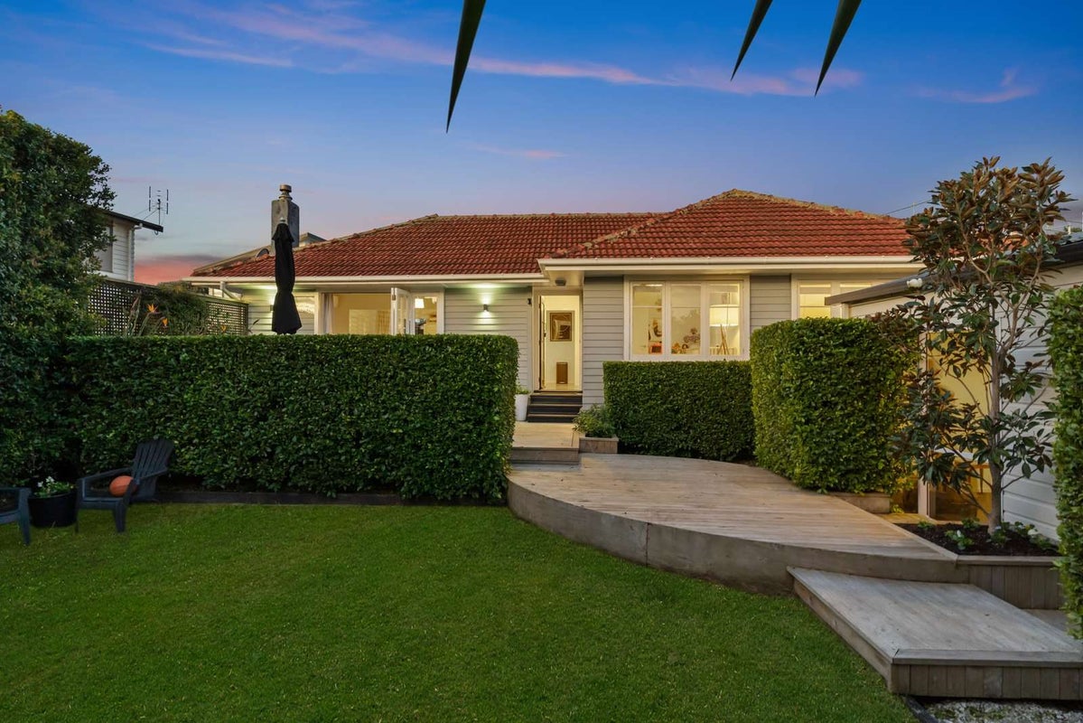69 Kervil Avenue, Te Atatu Peninsula, Auckland - Carousel 1