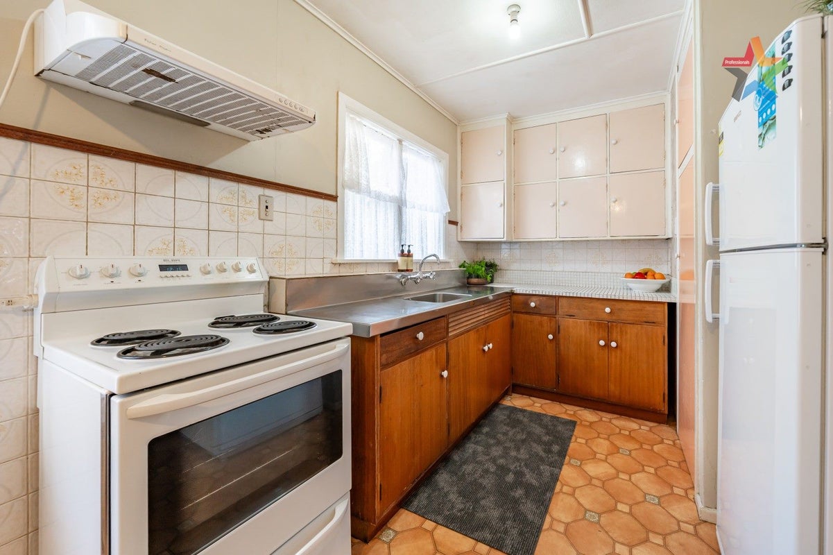8 Thirlmere Street, Wainuiomata, Lower Hutt - Carousel 2