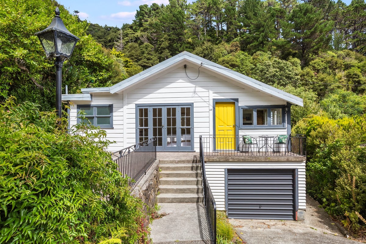 49 Rona Street, Eastbourne, Lower Hutt - Carousel 1