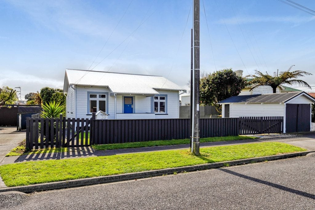 10 Erin Street, Hawera - Carousel 1