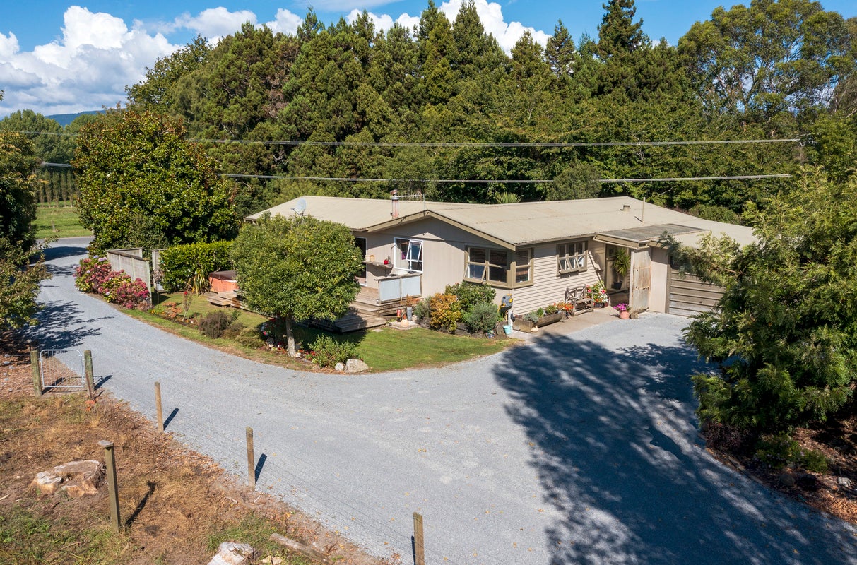 100 Takapu Road, Manakau, Levin - Carousel 19