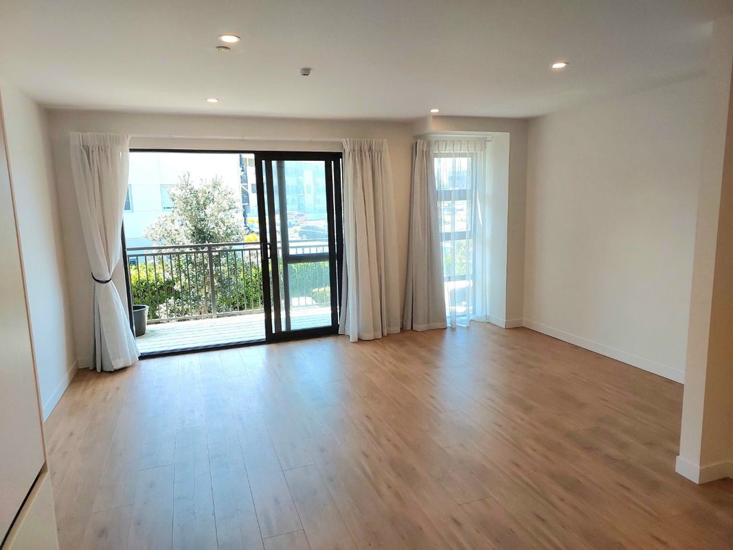 7 Lilac Lane, Oteha, Auckland - Carousel 2