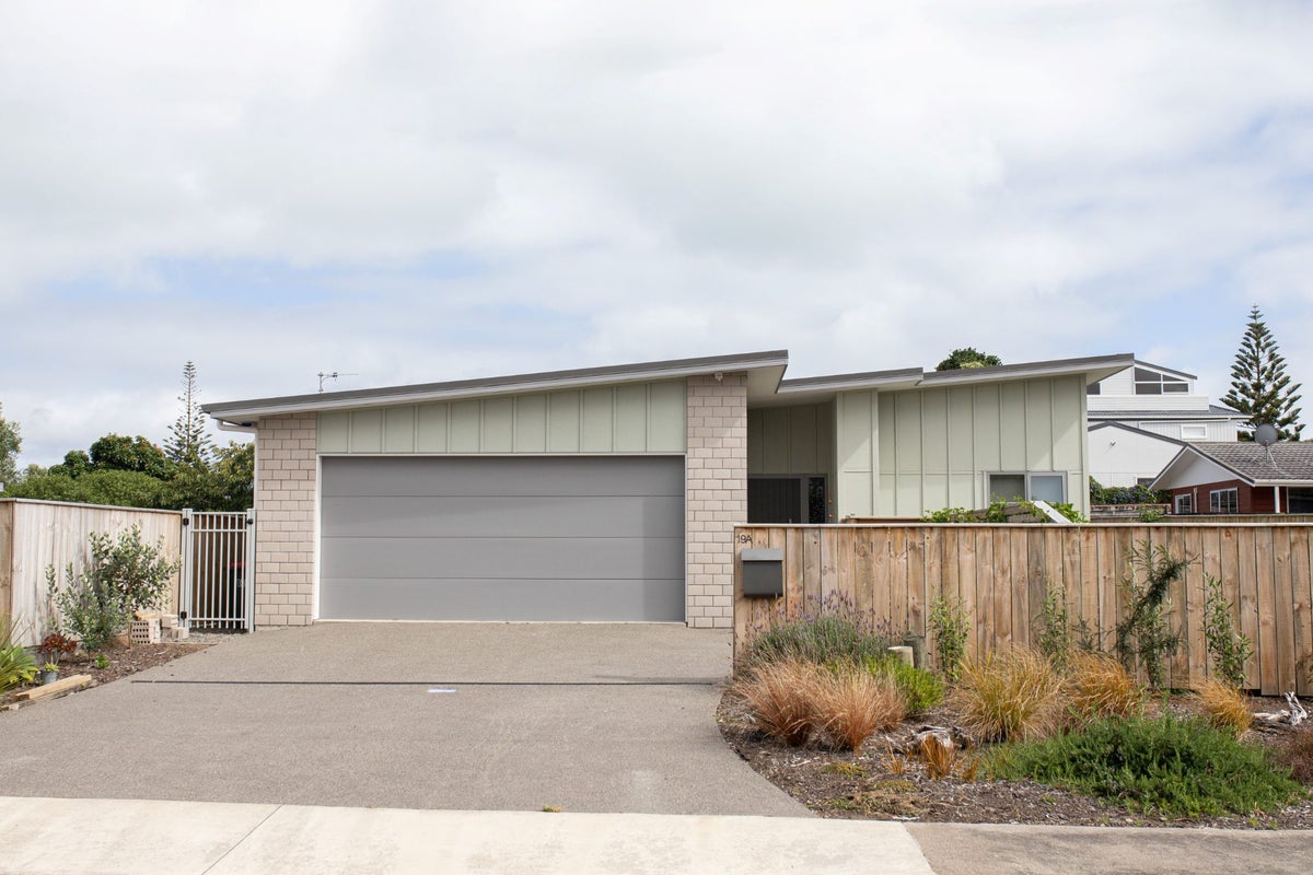19A Francis Road, Paraparaumu Beach, Paraparaumu - Carousel 1