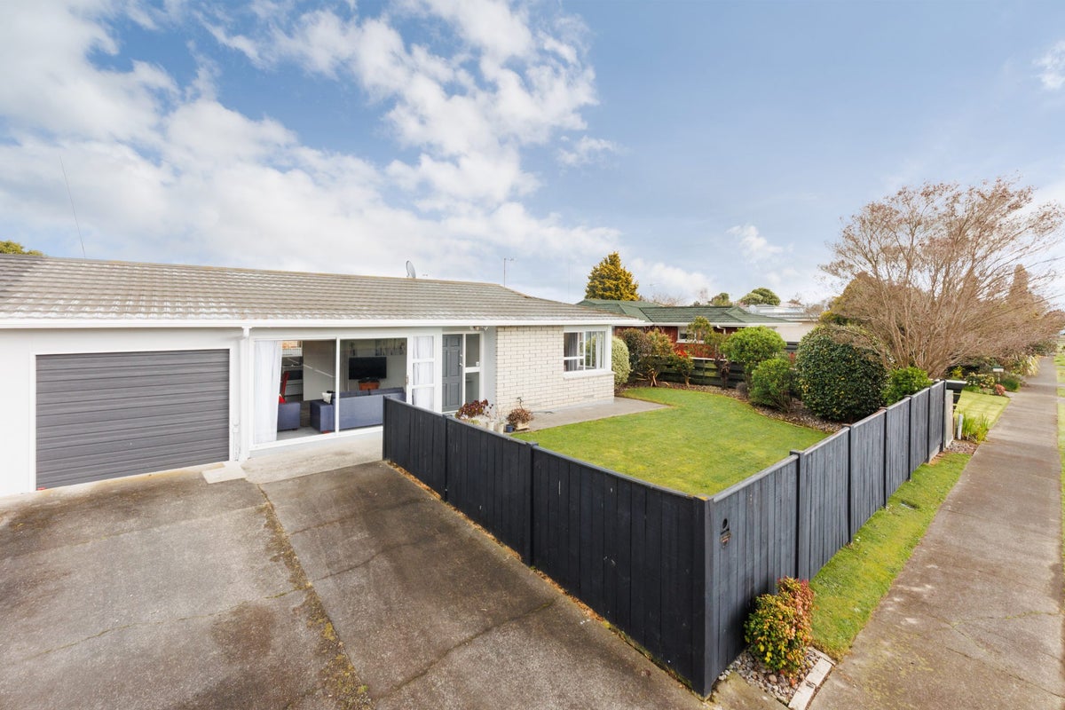 28 Frimley Street, Awapuni, Palmerston North - Carousel 1