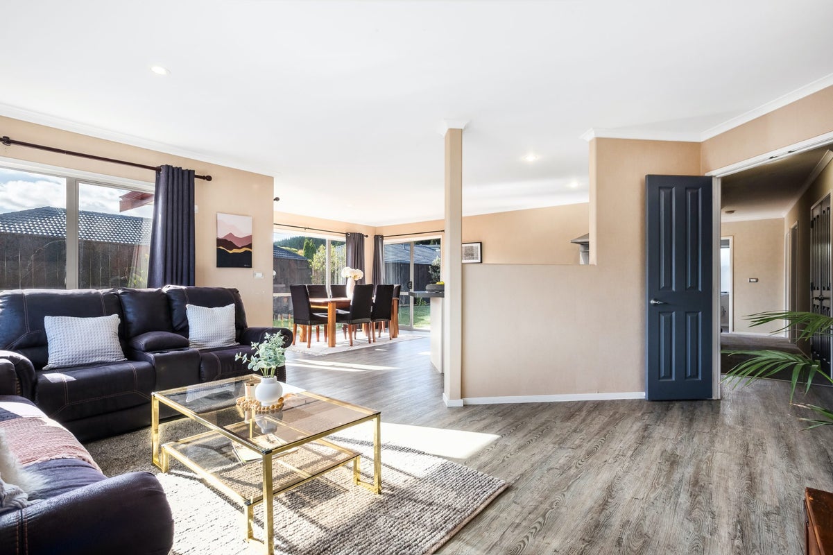 17 Fraser Colman Grove, Wainuiomata, Lower Hutt - Carousel 2