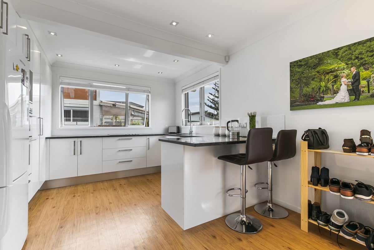52 Shakespear Road, Army Bay, Whangaparaoa - Carousel 2