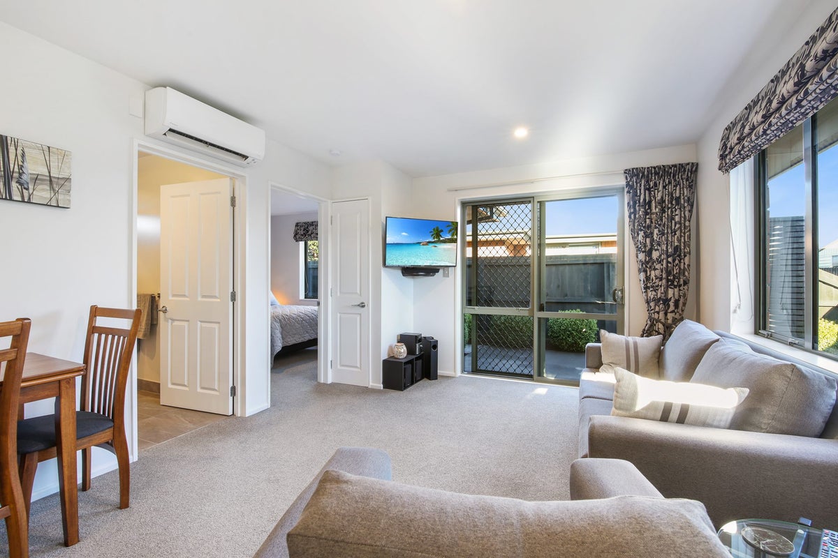 2/31 Neill Street, Hornby, Christchurch - Carousel 1