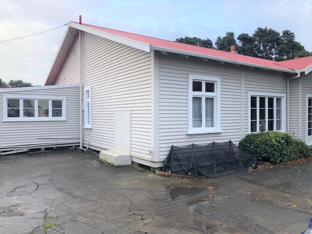 6 Wakefield Street, Welbourn, New Plymouth - Carousel 12
