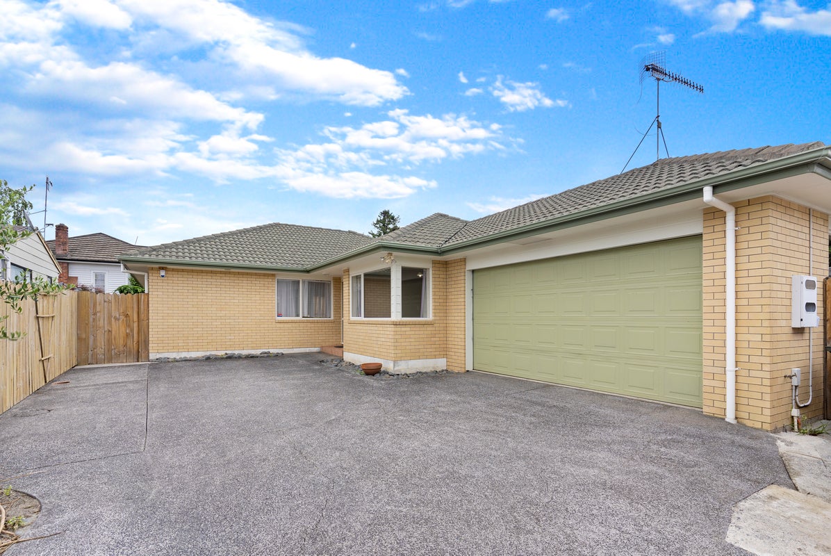 2/101 Rockfield Road, Penrose, Auckland - Carousel 1
