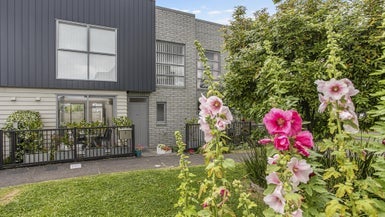 8 Flax Place, Stonefields, Auckland - Carousel 1