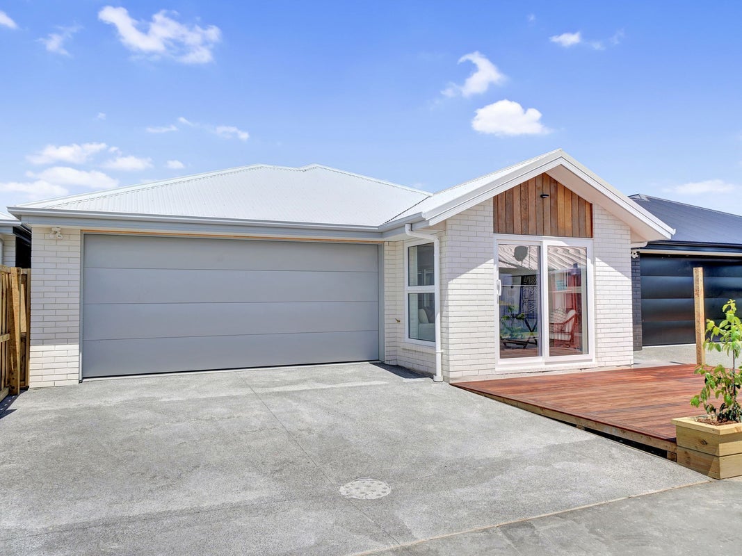 5 Eminence Drive, Northwood, Christchurch - Carousel 1
