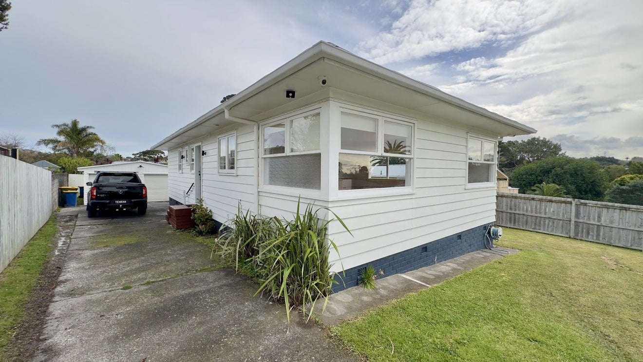 20 Glendene Avenue, Glendene, Auckland - Carousel 1