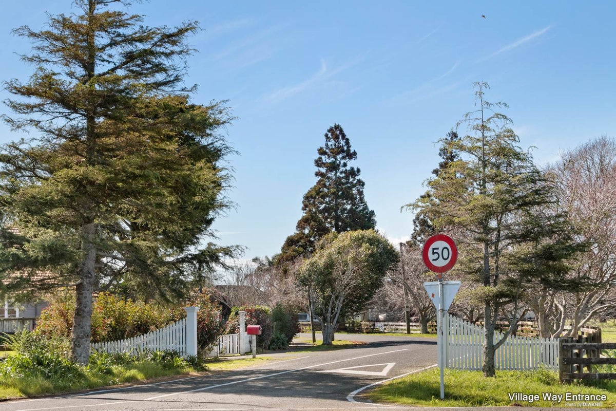 20 Village Way, Ardmore, Papakura - Carousel 1