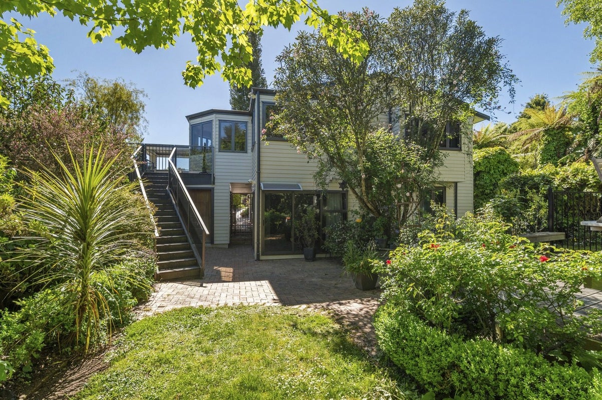 27 Awatea Terrace, Lynmore, Rotorua - Carousel 1