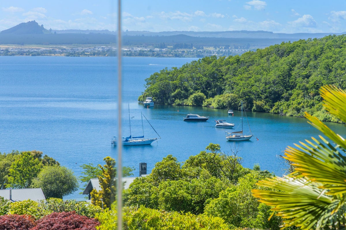 21 Te Urunga Place, Acacia Bay, Taupo - Carousel 1