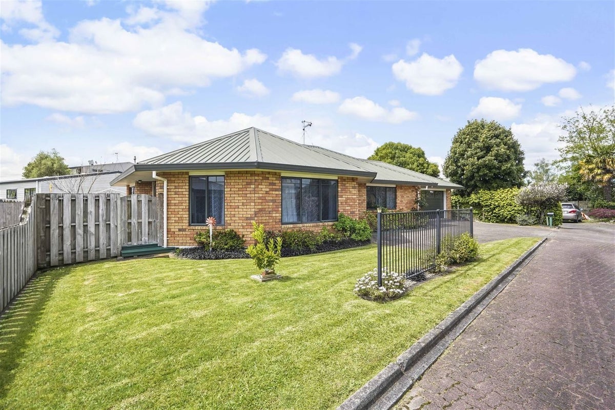 17 Mews Place, Forest Lake, Hamilton - Carousel 2