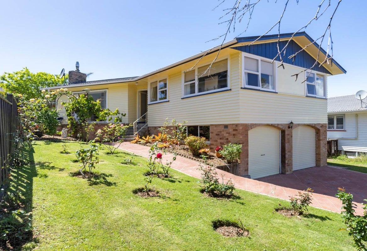 15 Pasteur Place, New Windsor, Auckland - Carousel 1