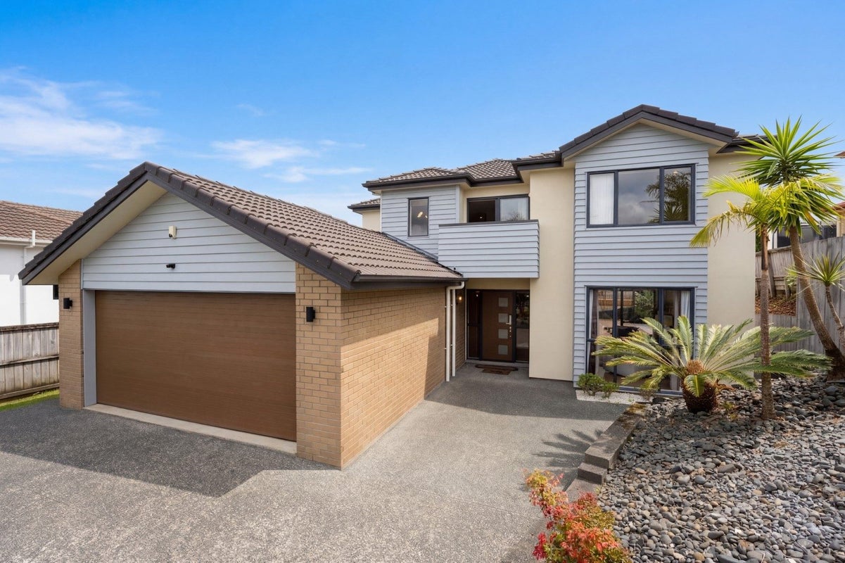 8 Mulu Place, Fairview Heights, Auckland - Carousel 2