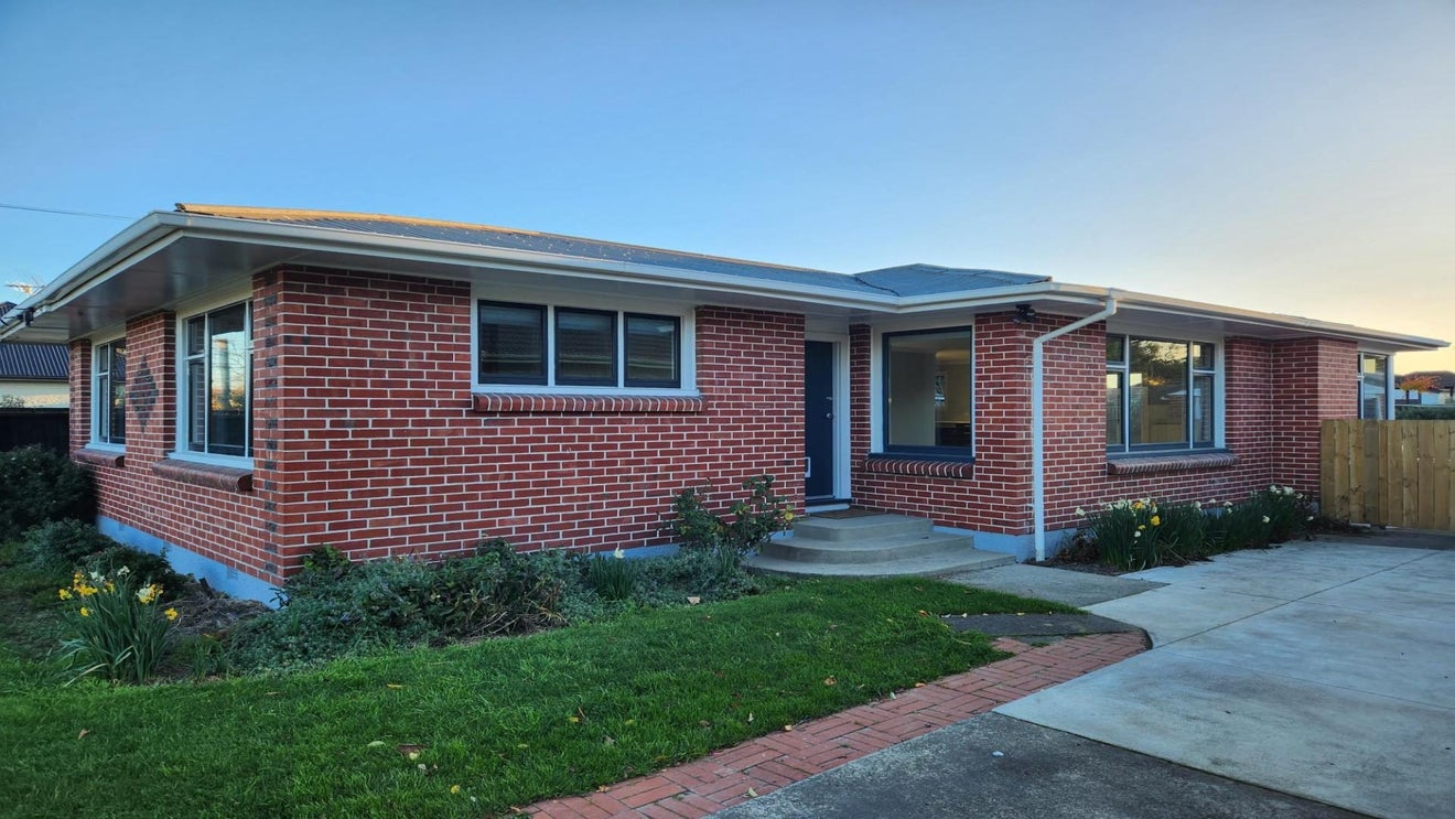 15 Torquay Place, Bryndwr, Christchurch - Carousel 1