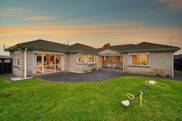 2 Amadeus Place, Northpark, Auckland - Carousel 44