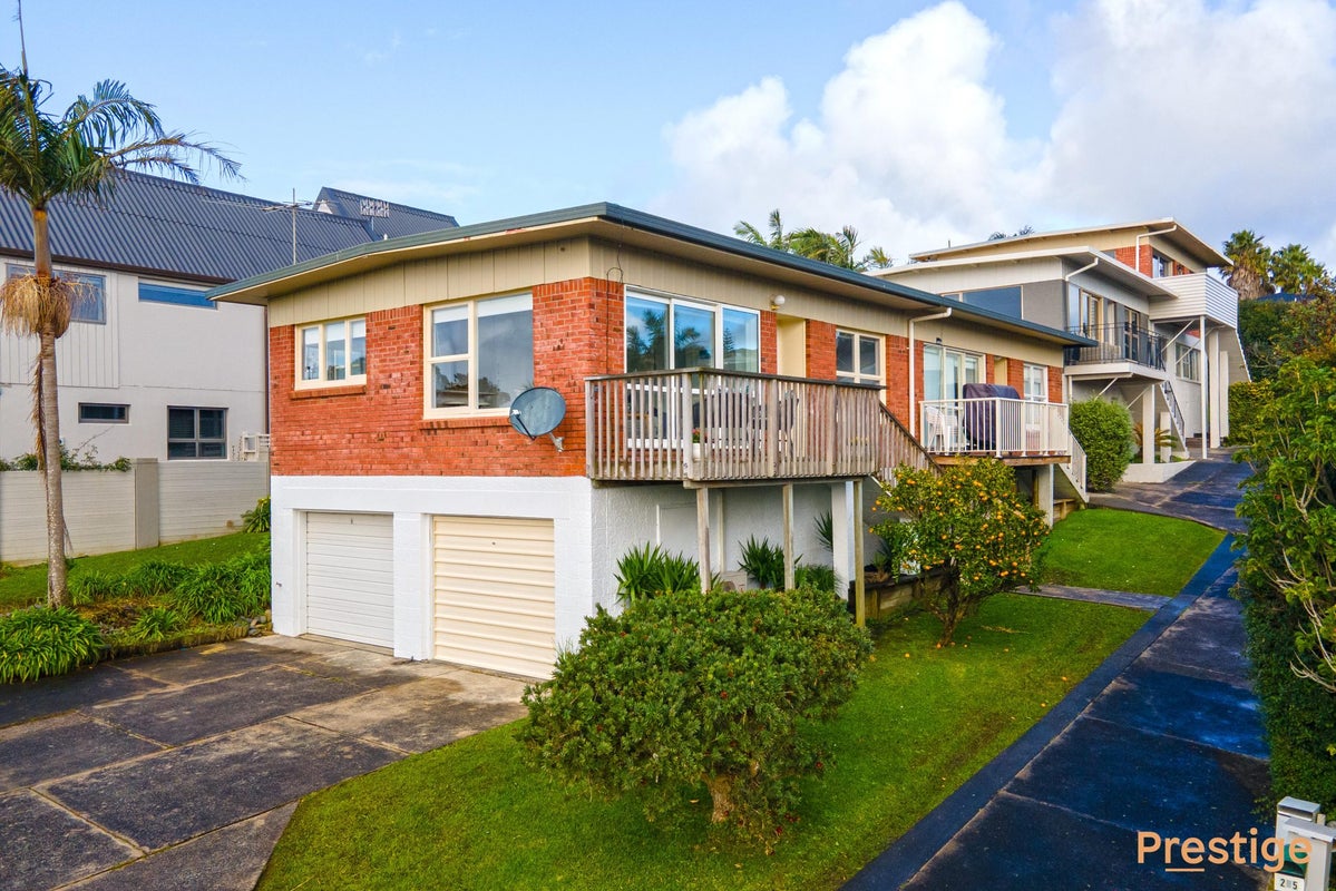 1/5 Whitby Crescent, Mairangi Bay, Auckland - Carousel 1