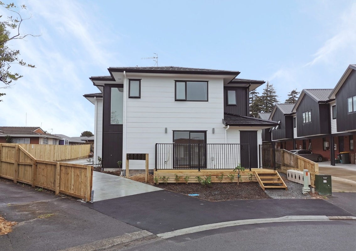 16 Inverness Avenue, Hamilton East, Hamilton - Carousel 17