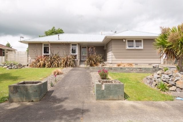 15 Egmont Place, Westbrook, Palmerston North - Carousel 1