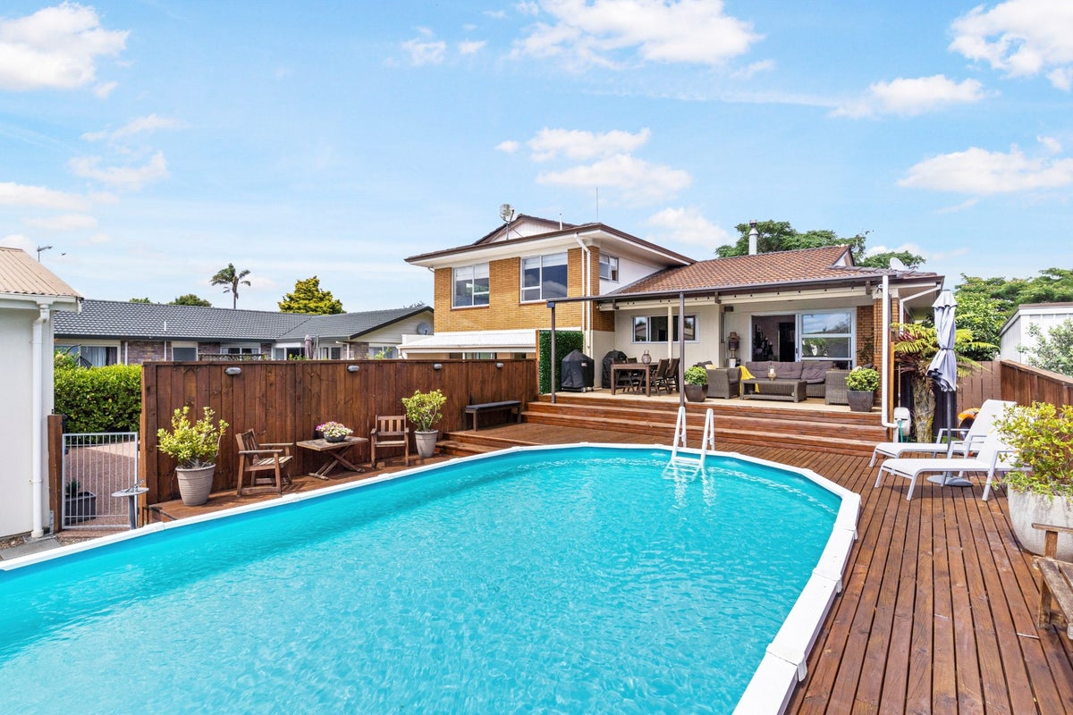 37 Lakeside Drive, Pahurehure, Papakura - Carousel 2