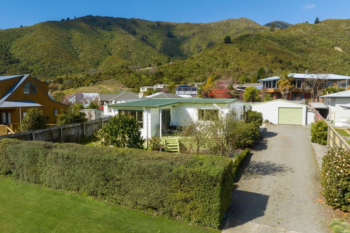 72 Moana View Road, Waikawa, Picton - Carousel 1