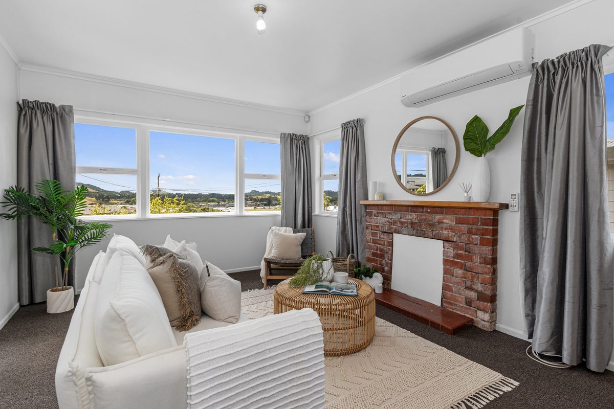 7 Corks Road, Te Kamo, Whangarei - Carousel 1