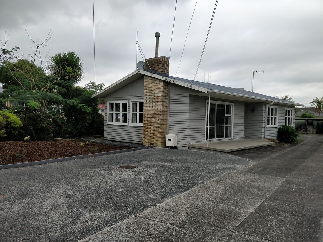 36 Liston Crescent, Hillcrest, Hamilton - Carousel 2