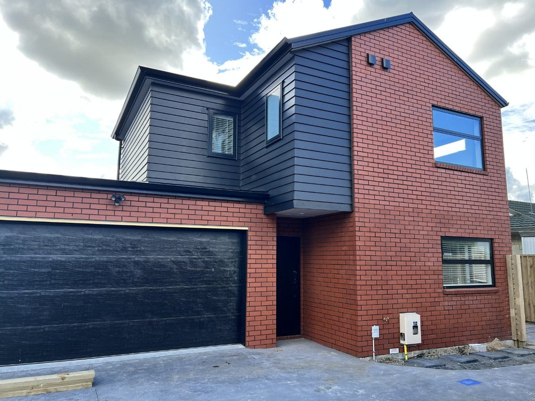 2/34 McCracken Avenue, Hillcrest, Hamilton - Carousel 1