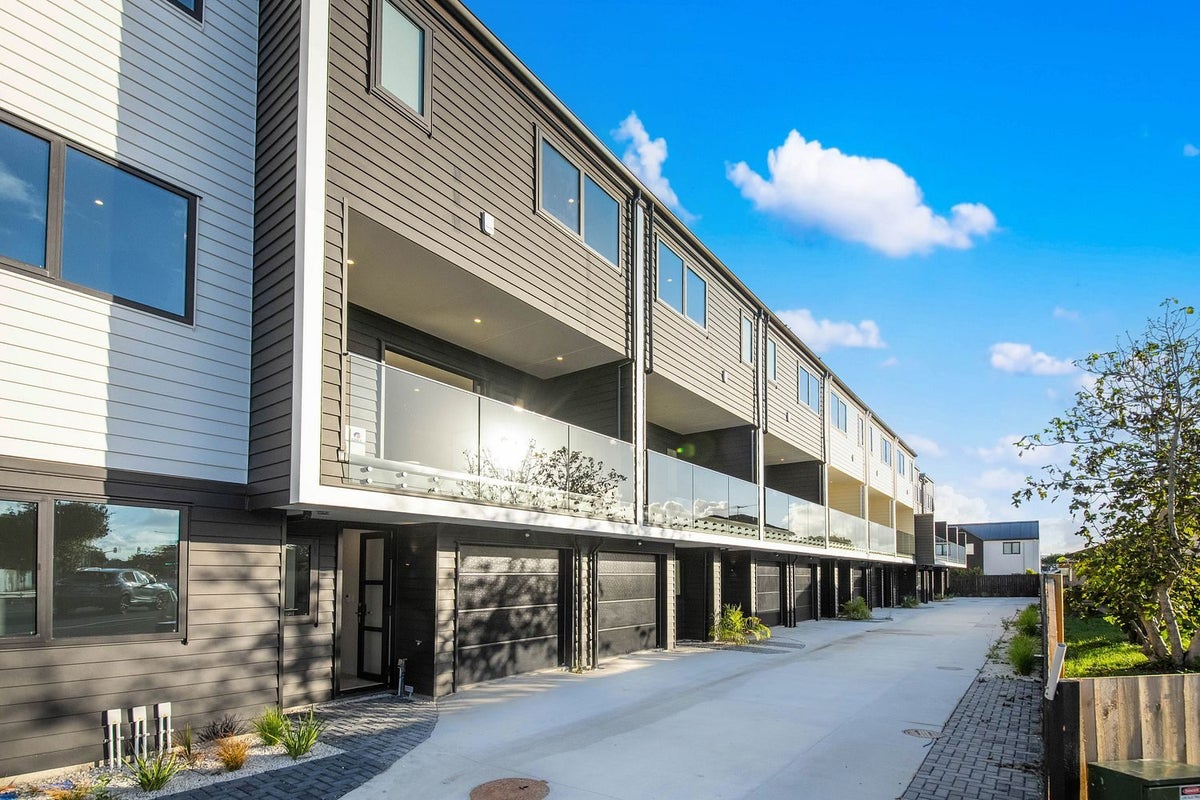 11/130 Rosebank Road, Avondale, Auckland - Carousel 25