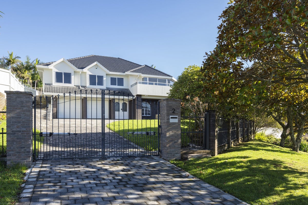 2 Bragato Place, Chatswood, Auckland - Carousel 1